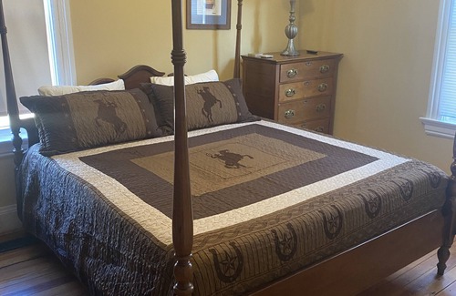 Newport Otro | Farmhouse in the City!