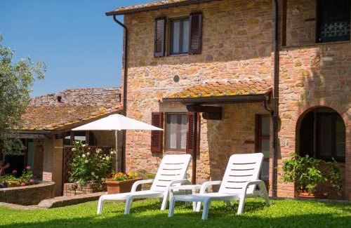 Montaione Apartamento | Farmhouse in Tuscany with Pool & Scenic Views