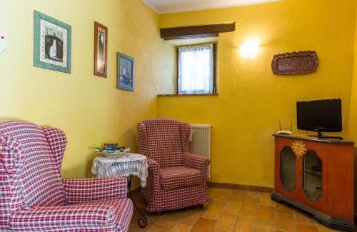 Monteluiano Casa | Farmhouse in Umbria with Pool