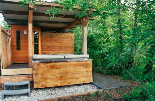Portengen Casa | Farmhouse, Jacuzzi, Sauna, BBQ grill & Garden, Sleeps 24
