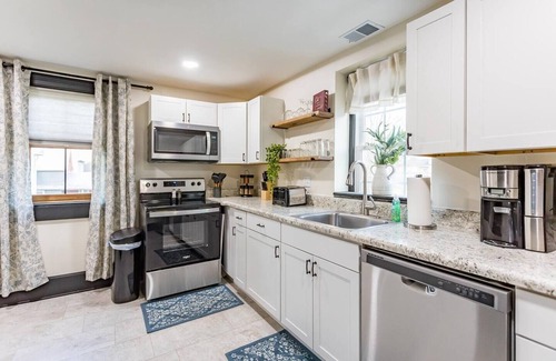 Bridgewater Apartamento | Farmhouse Loft: Walking distance to North River, Dining and Shopping, Convenient to Bwater College