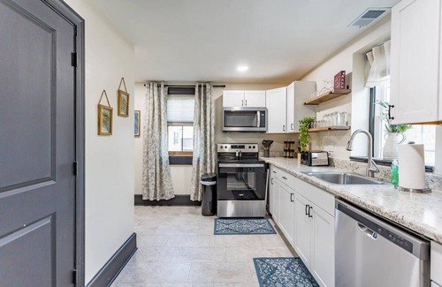 Bridgewater Apartamento | Farmhouse Loft: Walking distance to North River, Dining and Shopping, Convenient to Bwater College