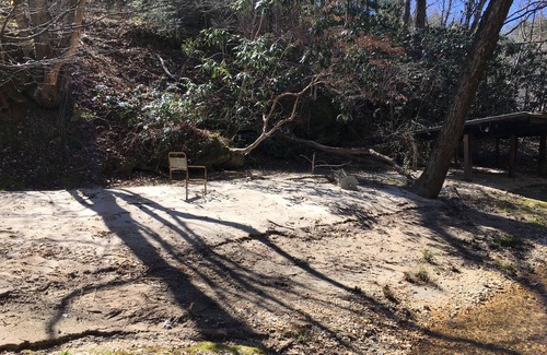 Lake Lure Otro | Lake Lure area farmhouse, mtn stream, 63 acres de bosques, 21 min del lago Lu