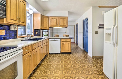 Pickerington Casa | Farmhouse on 5 Wooded Acres w/ Hiking On-Site!