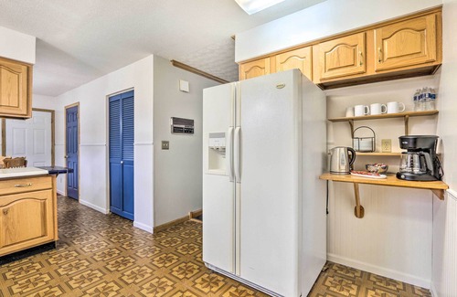 Pickerington Casa | Farmhouse on 5 Wooded Acres w/ Hiking On-Site!