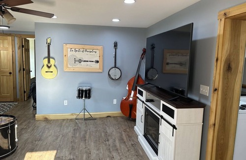 Shenandoah Otro | Farmhouse on 6 acres-Gameroom-SNP-Luray Caverns-Bring the kids, Pitch a tent!