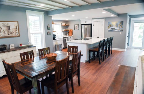 Timberville Otro | Farmhouse on the river!