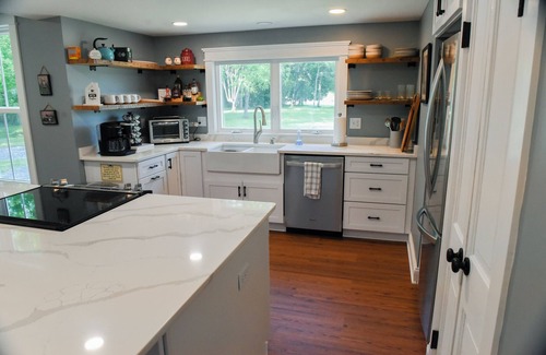 Timberville Otro | Farmhouse on the river!