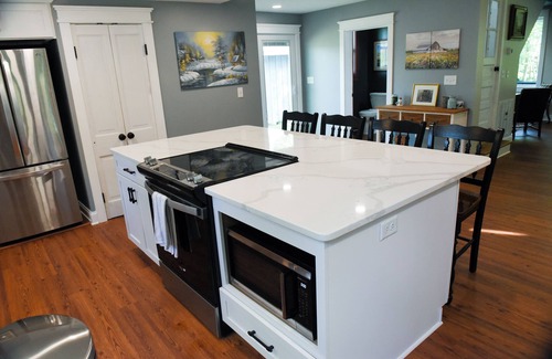 Timberville Otro | Farmhouse on the river!
