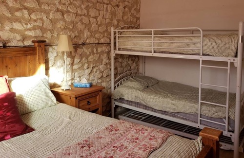 Aubigne-Racan Otro | Casa de campo con 8 literas, lago de carpas, 3 1/2 acres, piscina climatizada y área de juegos para niños