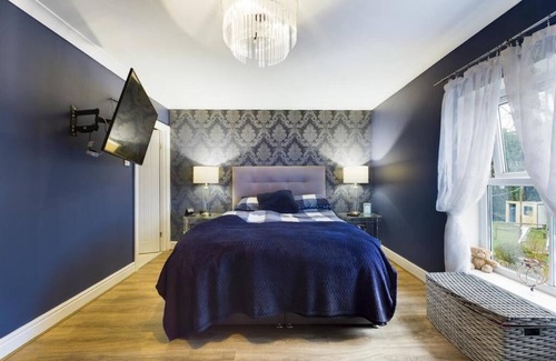 Bon-y-maen Otro | Farmhouse Serenity at Pantygyfelia - Pet friendly!