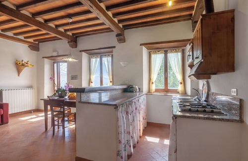 Dicomano Otro | Casa rural 'Universal Harmony - Usignolo' con vistas a la montaña, piscina compartida y Wi-Fi