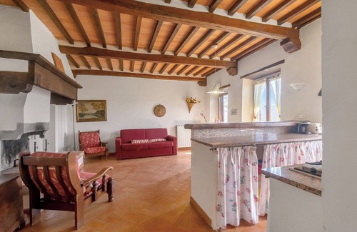Dicomano Otro | Casa rural 'Universal Harmony - Usignolo' con vistas a la montaña, piscina compartida y Wi-Fi