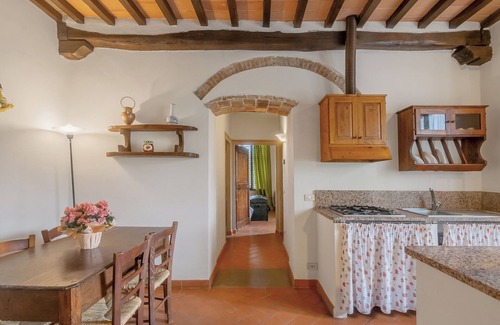 Dicomano Otro | Granja 'Universal Harmony - Capinera' con vistas a la montaña, piscina compartida y Wi-Fi