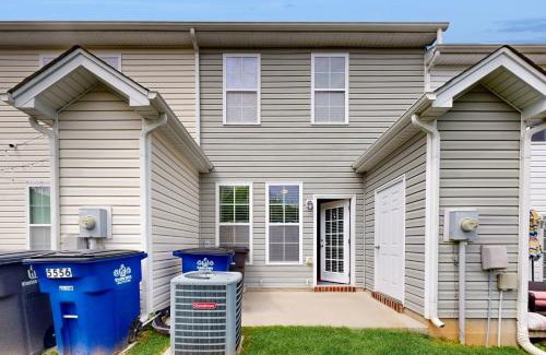 Winston - Salem Casa | Farmhouse