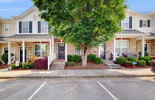 Winston - Salem Casa | Farmhouse