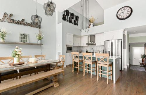 West End Casa | FarmHouse Vibe on Centennial w garage and billiards