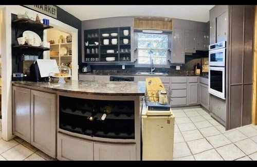 Johnson City Casa | Farmhouse Vineyards "Vagabonds" on Pecan Street, Relaxed Ranch House Glam 4 All