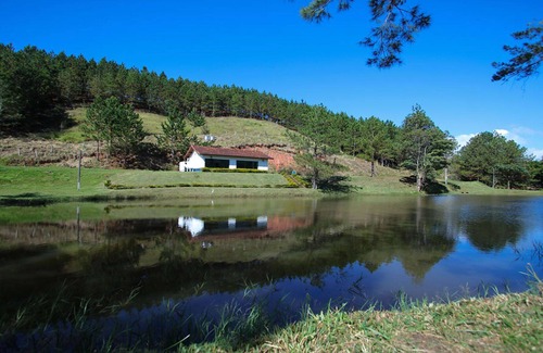 Cunha Otro | Casa rural con 8 suites, wifi, piscina, cancha de tenis, sauna y más.