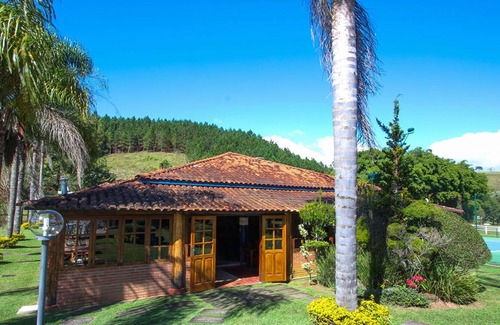 Cunha Otro | Casa rural con 8 suites, wifi, piscina, cancha de tenis, sauna y más.