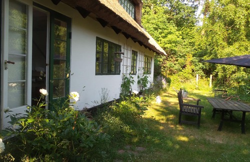Tisvildeleje Casa | Casa rural con encanto y comodidad en un área escénica protegida cerca del bosque y de la playa.