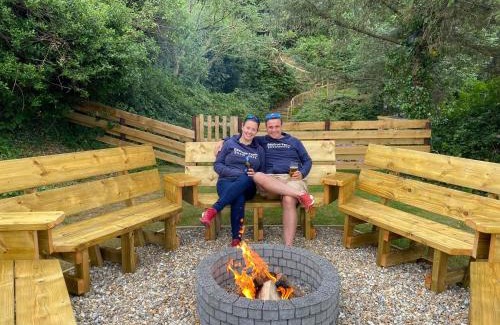 Bryn-crug Casa | Farmhouse with Log Fire & On-Site Dog Field