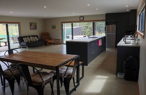 Mahurangi West Cabina | Farmstay getaway in a subtropical paradise - Cabin 1 of 2