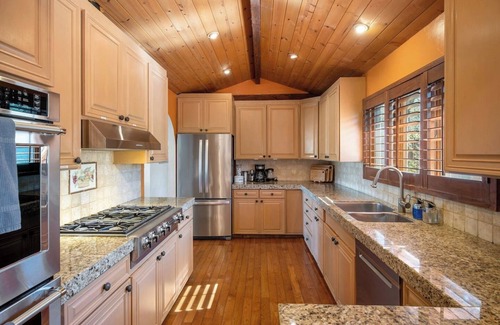 Larkfield-Wikiup Casa | Farpoint: Heated Infinity Pool, Mountain Views