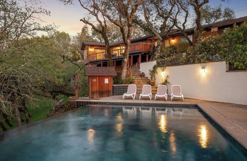 Larkfield-Wikiup Casa | Farpoint: Heated Infinity Pool, Mountain Views