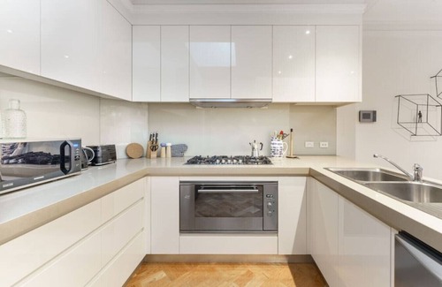 Carlton South Apartamento | Farrah - Designer, Three Bedroom Carlton Residence