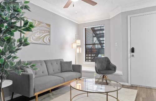 Brentwood Apartamento | Fascinating Modern Luxe 1B in Austin Pool BBQ
