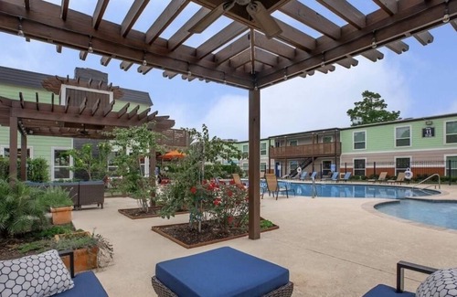 Brookhollow Apartamento | Fashionable stylish apartment near Galleria