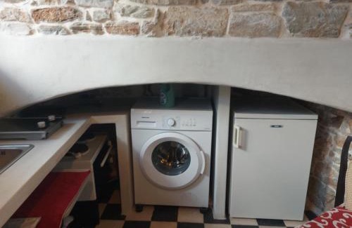 Filoti Casa | Fasolas square studio 15m2 is located 30 stairs up from the main road and it is in the old market fasolas and next to the museums