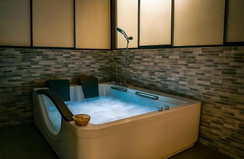 Cerro Colorado District Casa | Fast Wifi, Jacuzzi, lavaseca, Ping Pong, Nintendo switch, Bbq, 4BR