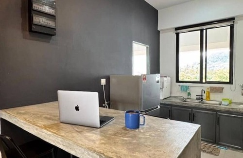 Kuah Apartamento | FAT MOM - Noir Stay (FREE 1 CarPark+NetflixTV)