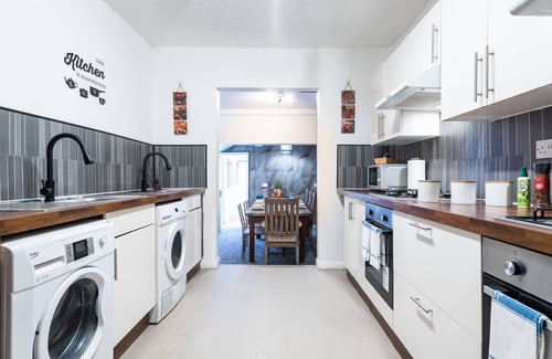 Hull Casa | Favour Spacious Inn By Jesouth