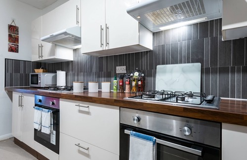 Hull Casa | Favour Spacious Inn By Jesouth