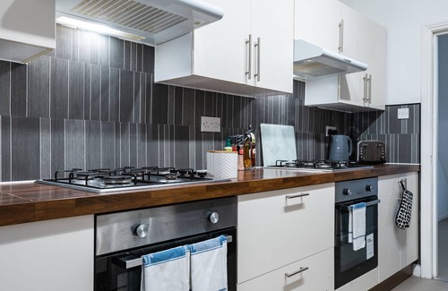 Hull Casa | Favour Spacious Inn By Jesouth