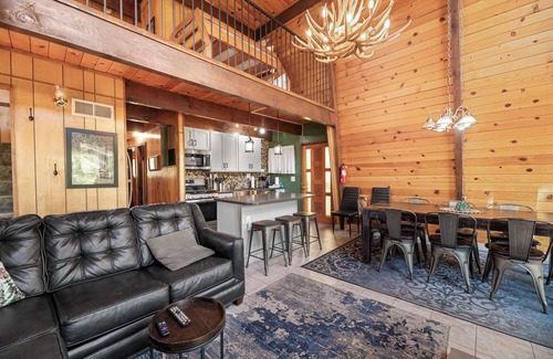 Fawnskin Casa | Fawnskin Family Cabin - 4BR / 2BA / WiFi / Mesa de futbolín / Vistas al lago / GRATIS 2 horas de alquiler de bicicletas / kayak