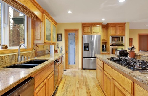 Fawnskin Chalet De Esquí | Fawnskin Log Cabin- Luxurious Group Log Cabin Estate- Hot Tub- Walk to Lake