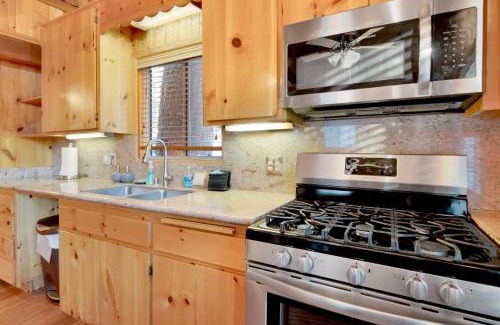 Fawnskin Casa | Fawnskin Pines by Big Bear Vacations Charming Mountain Cottage