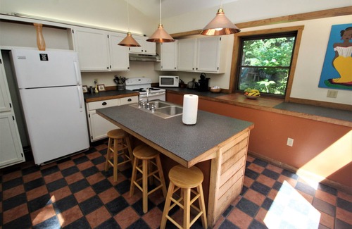 Farmington Cabaña | Fayette Springs - Creek House - ¡Disfruta de esta espaciosa cabaña!