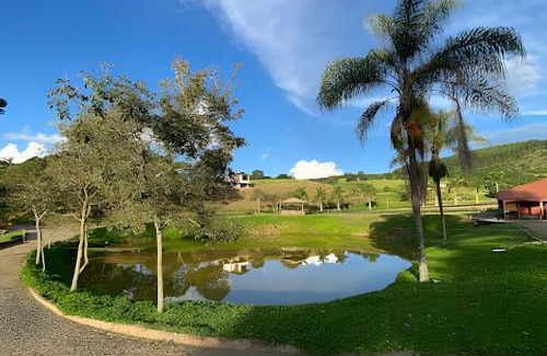 Pedra Bela Casa | Fazenda com 3 espaços independentes - 10 suítes com PISCINA, 4 suítes com JACUZZI ou Chalé romântico com JACUZZI - Wi-Fi 400MB Lagos e Cavalos