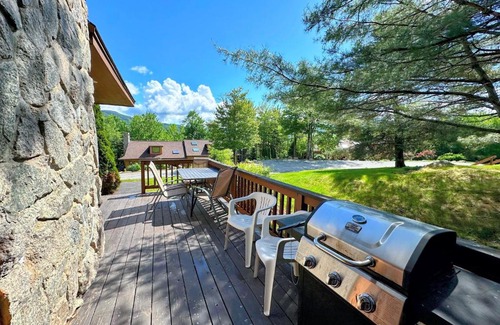 Bretton Woods Casa | FC44 Renovated 3bed 3bath Forest Cottage AC views yard fast wifi Walk to skiing