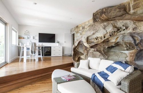 Whale Beach Casa | FEATHER TOP by Palm Beach Holiday Rentals