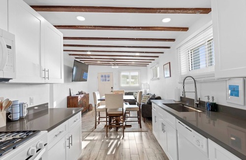 Evans Churchill Apartamento | Featherlight Cottage with BBQ and Hot Tub