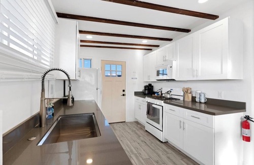 Evans Churchill Apartamento | Featherlight Cottage with BBQ and Hot Tub