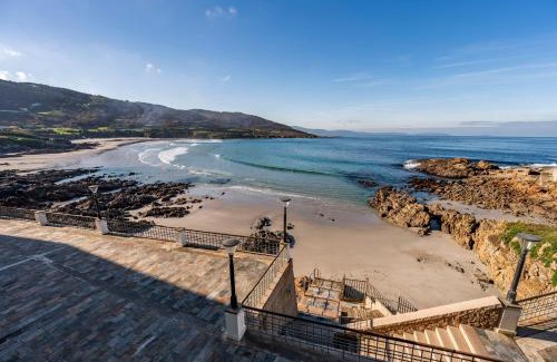Laracha Apartamento | Fee4Me Front line beach flat in Caión