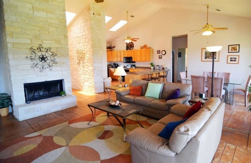 Briarcliff Casa | Feed the deer w/Lake Travis views & open Boat Ramp