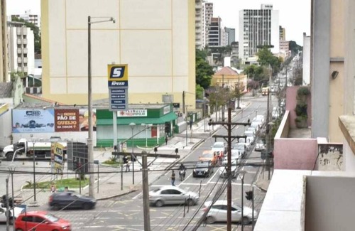 Matriz Apartamento | ¡Siéntete como en casa en Curitiba! Encajar en el centro / Batel